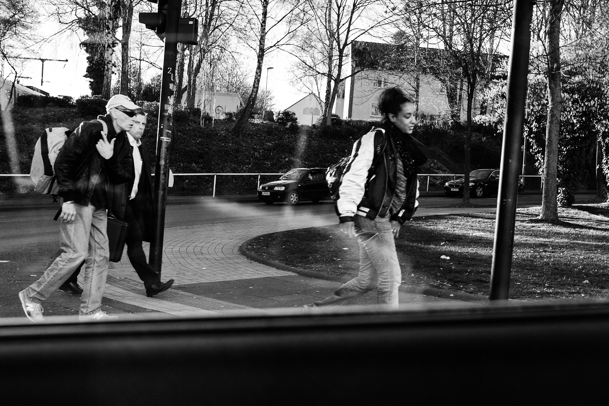 Nikon AF Nikkor 35mm F2D sample photo. Suspicious look photography