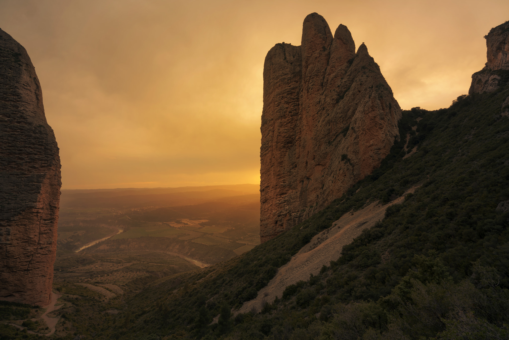Sony a7R II + Sony Vario-Tessar T* FE 16-35mm F4 ZA OSS sample photo. Sunset at the kingdom photography