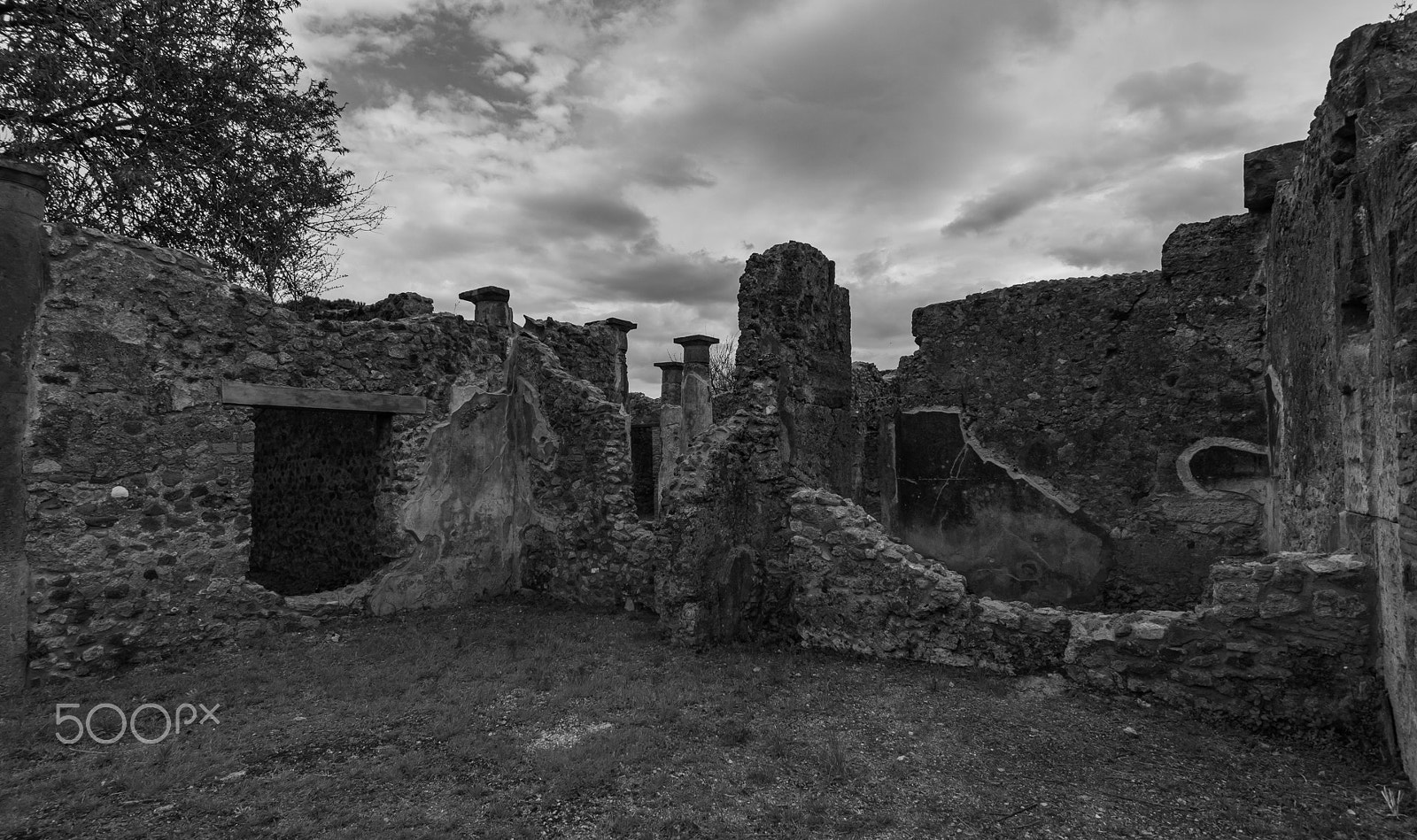 Canon EOS 600D (Rebel EOS T3i / EOS Kiss X5) + Sigma 10-20mm F3.5 EX DC HSM sample photo. Scavi di pompeii photography