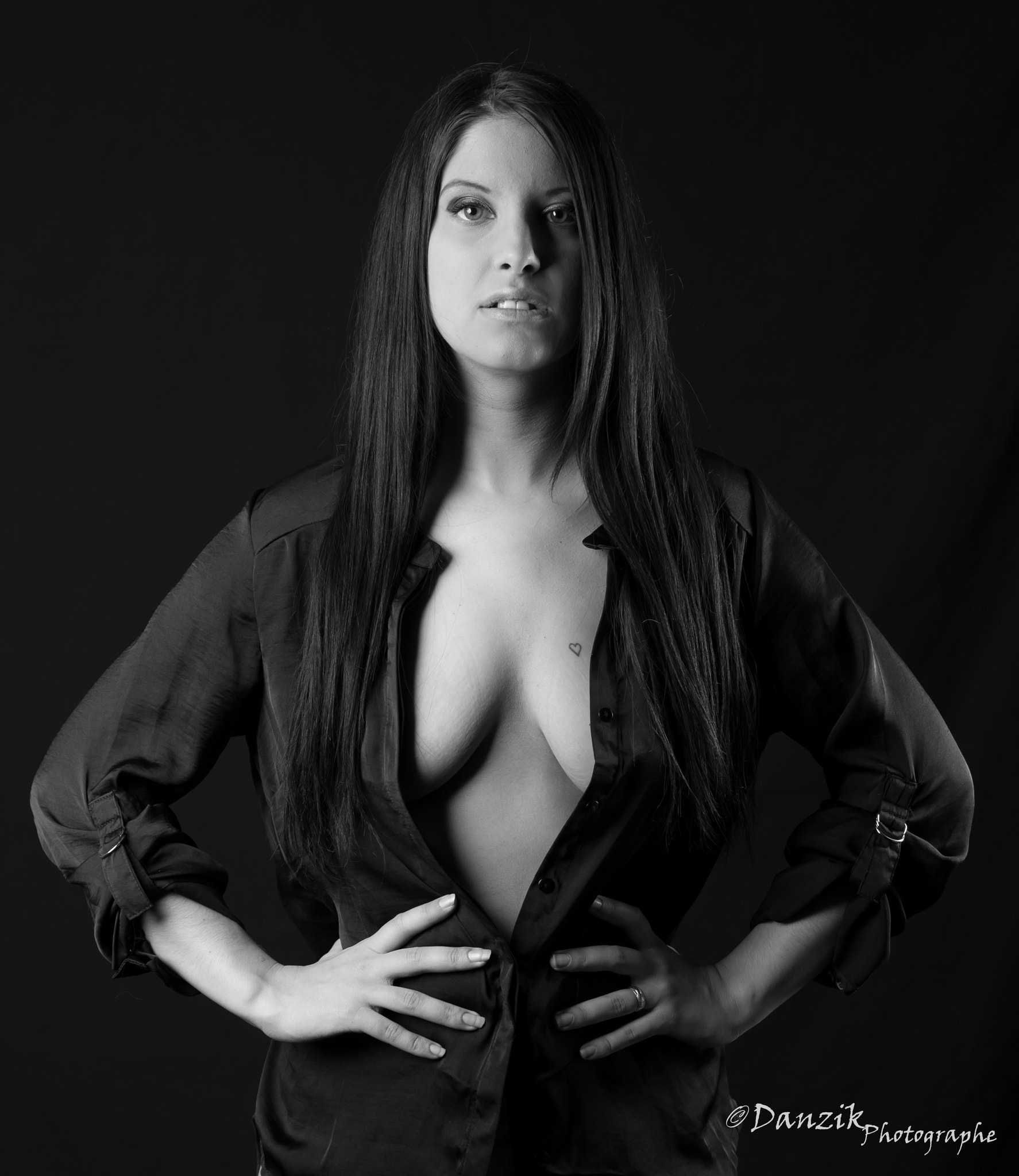 Canon EOS-1Ds Mark III sample photo. Black photography
