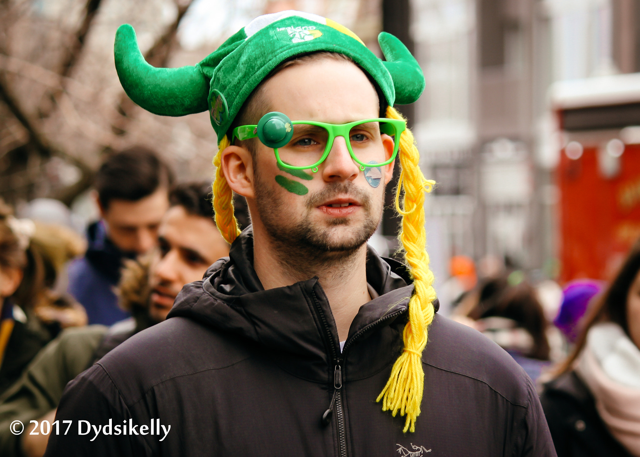 Canon EOS 550D (EOS Rebel T2i / EOS Kiss X4) sample photo. Cute guy in parade photography