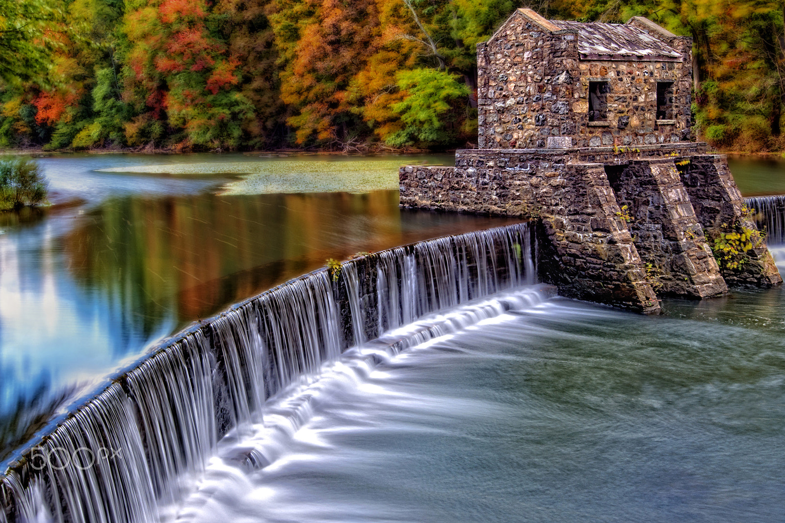 Nikon D800E + Nikon AF-S Nikkor 16-35mm F4G ED VR sample photo. Speedwell lake and falls in fall photography