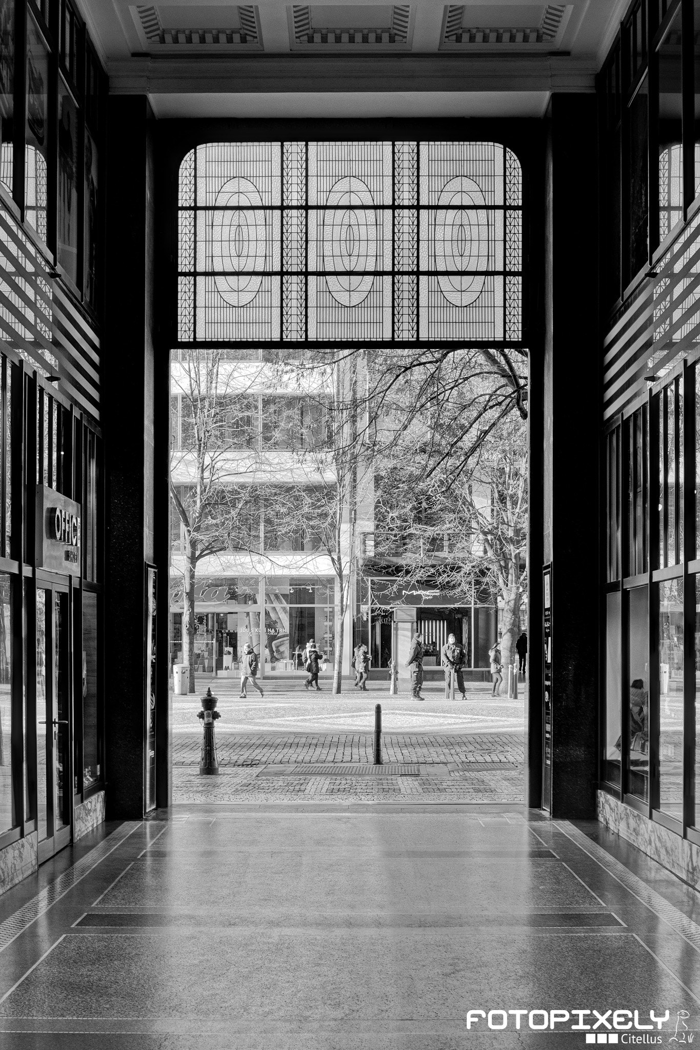 Sigma 24-70mm F2.8 EX DG HSM sample photo. Pasáž / passage photography