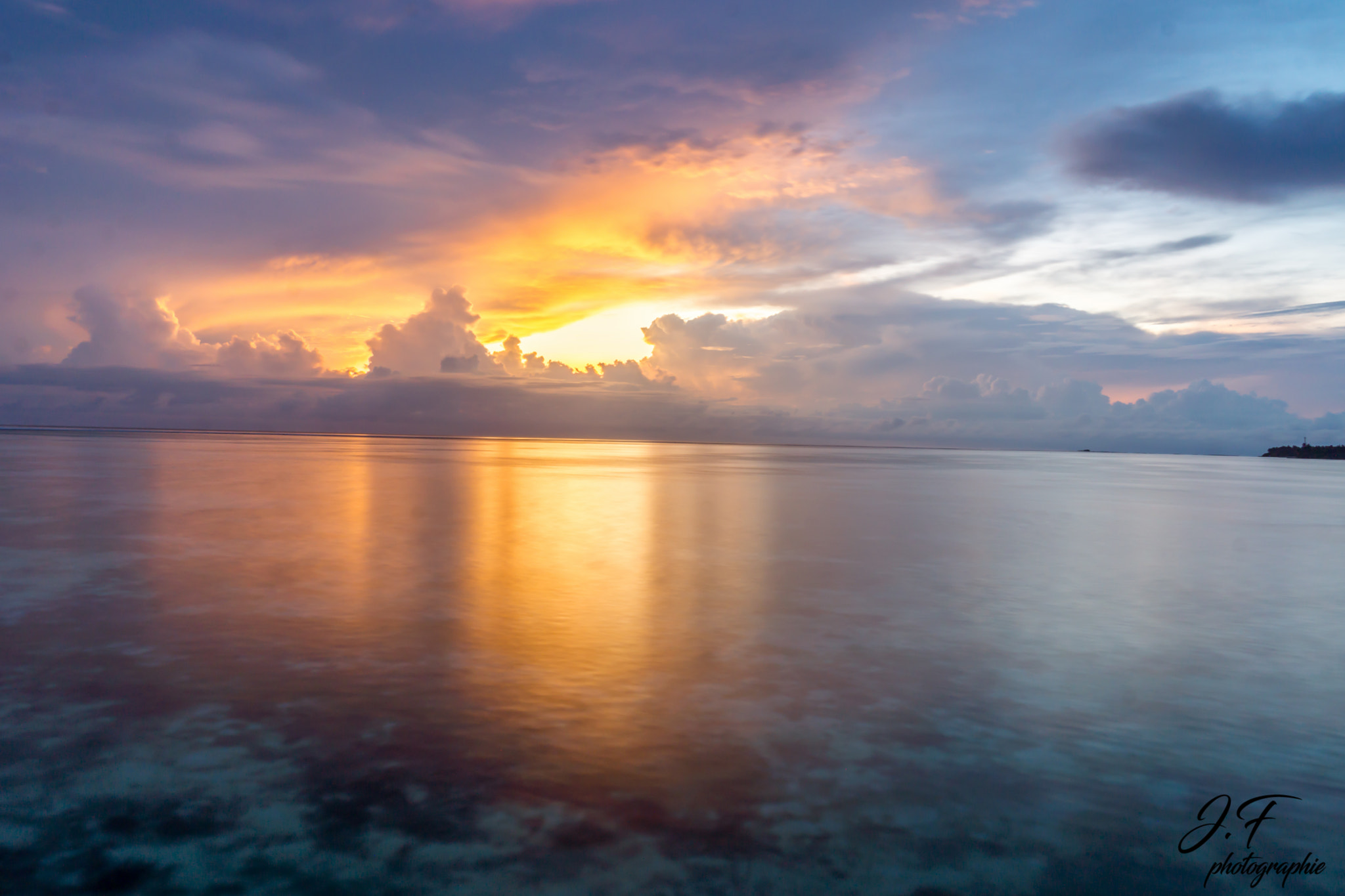 Sony E 18-200mm F3.5-6.3 OSS sample photo. Couché de soleil maldive photography