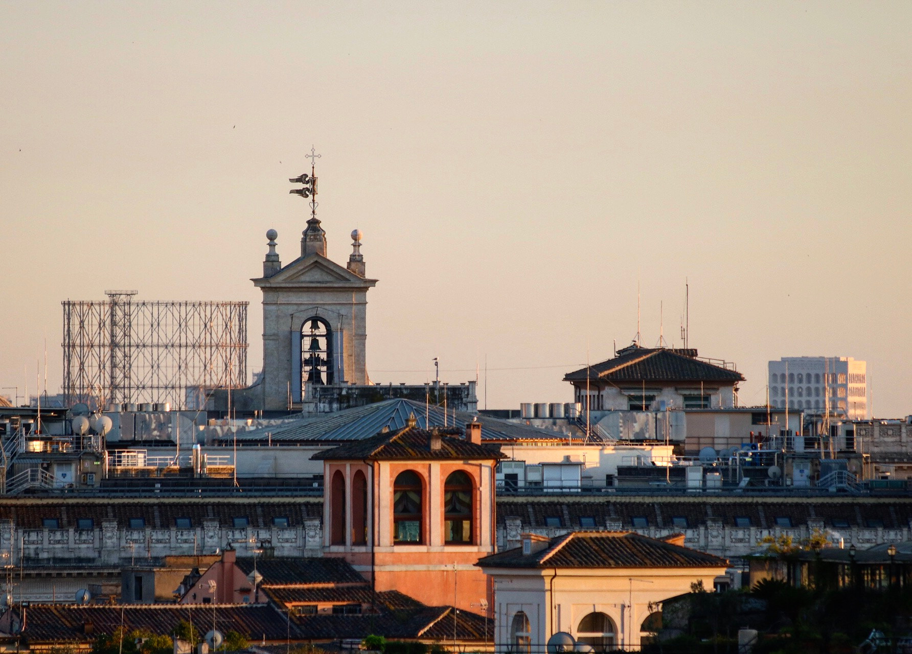 Canon EOS 750D (EOS Rebel T6i / EOS Kiss X8i) sample photo. Scorci urbani photography