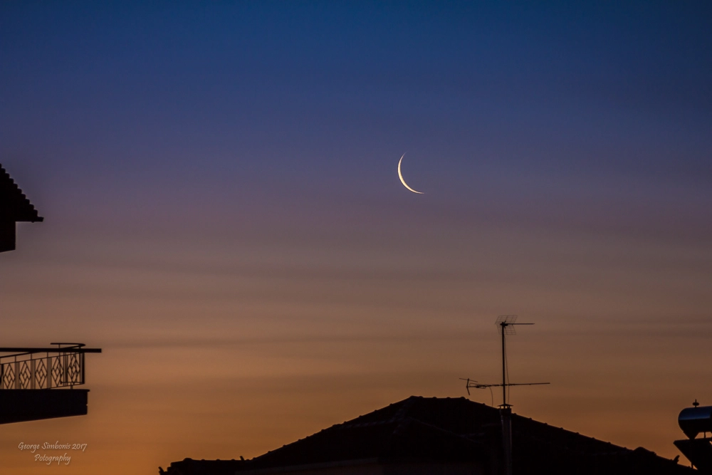 Canon EF 100-300mm f/5.6 sample photo. Two days ago i shot this with an old sigma 100-300mm 7:00 am at tripolis from my balcony.  photography