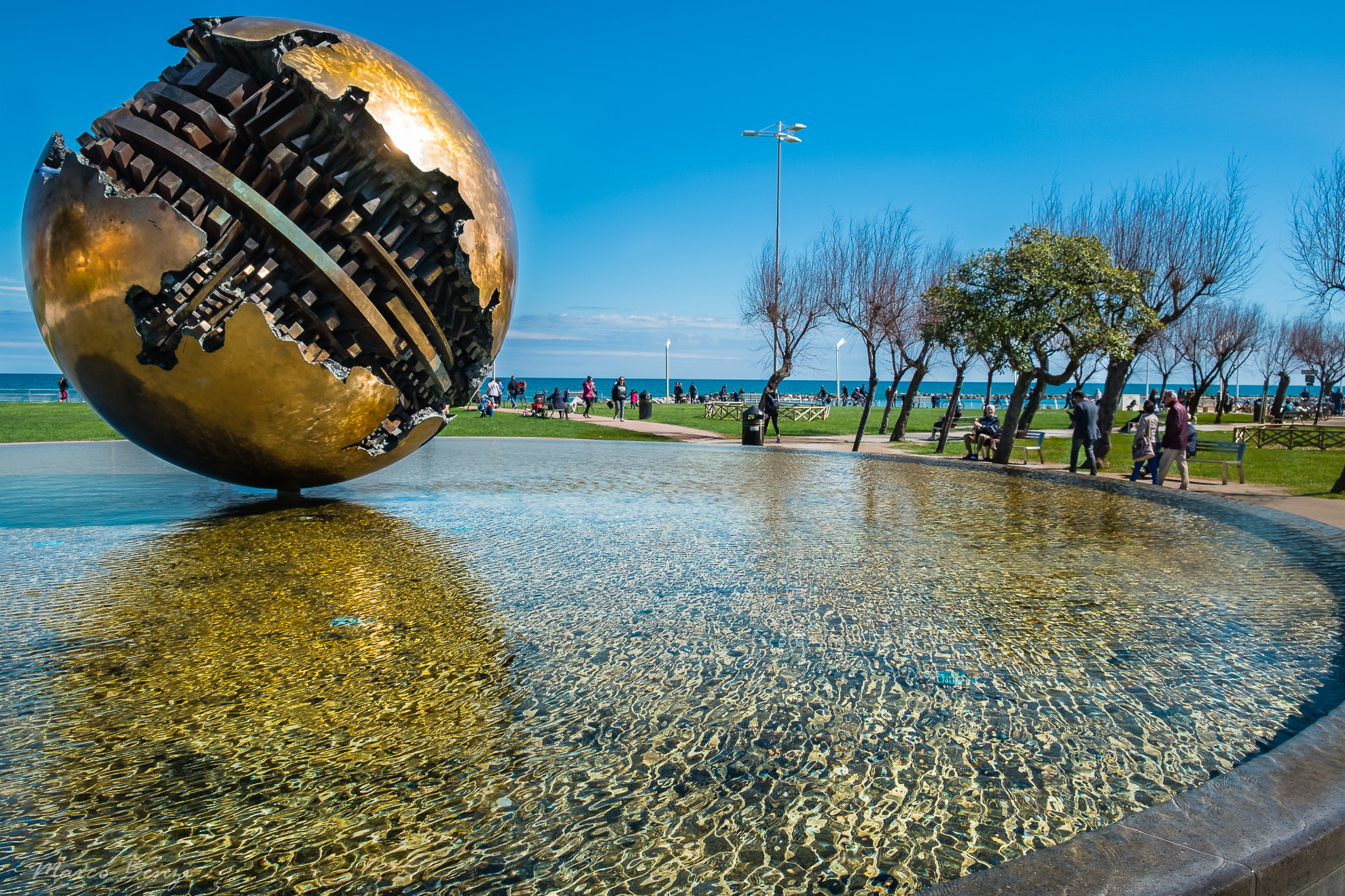 Fujifilm X-E1 + Fujifilm XF 18-55mm F2.8-4 R LM OIS sample photo. Palla di pomodoro pesaro  photography