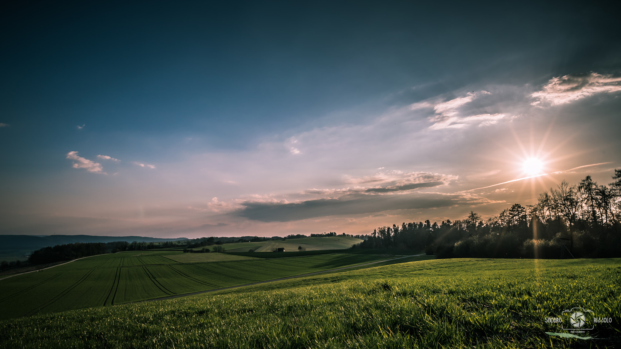 Nikon D750 + Nikon AF-S Nikkor 20mm F1.8G ED sample photo. Shining photography