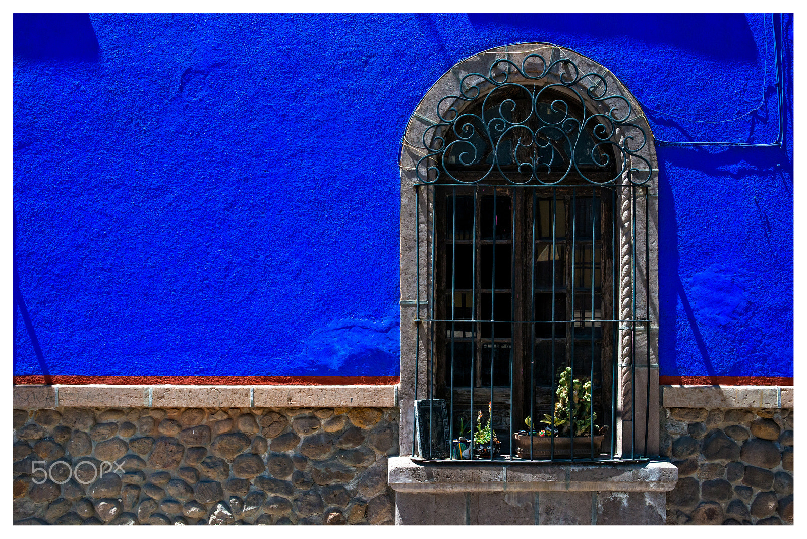 AF Zoom-Nikkor 28-105mm f/3.5-4.5D IF sample photo. Love is blue photography