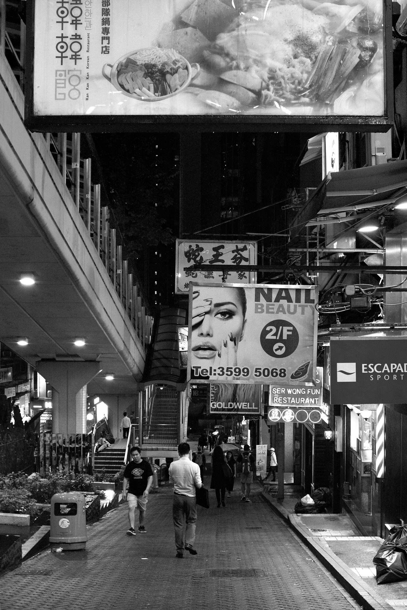 Sigma 30mm F1.4 EX DC HSM sample photo. Neon photography
