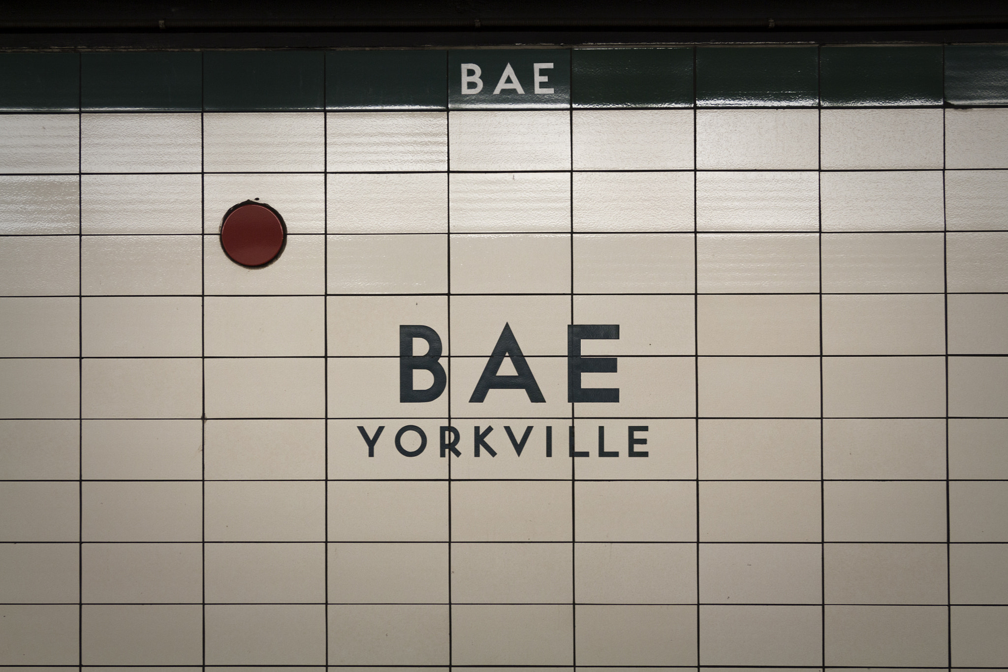 Canon EOS 700D (EOS Rebel T5i / EOS Kiss X7i) sample photo. Bae yorkville station photography
