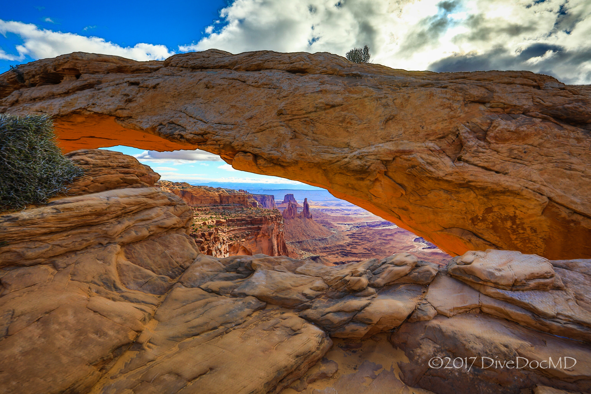 Canon EF 16-35mm F2.8L II USM sample photo. View through mesa arch in canyonlands nps photography