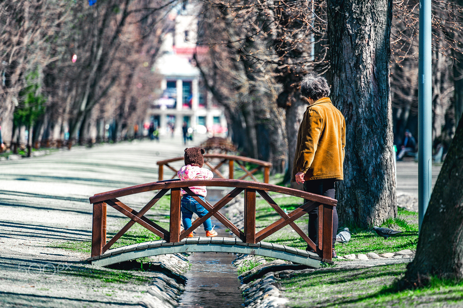 Sony FE 70-300mm F4.5-5.6 G OSS sample photo. Generations on a bridge photography
