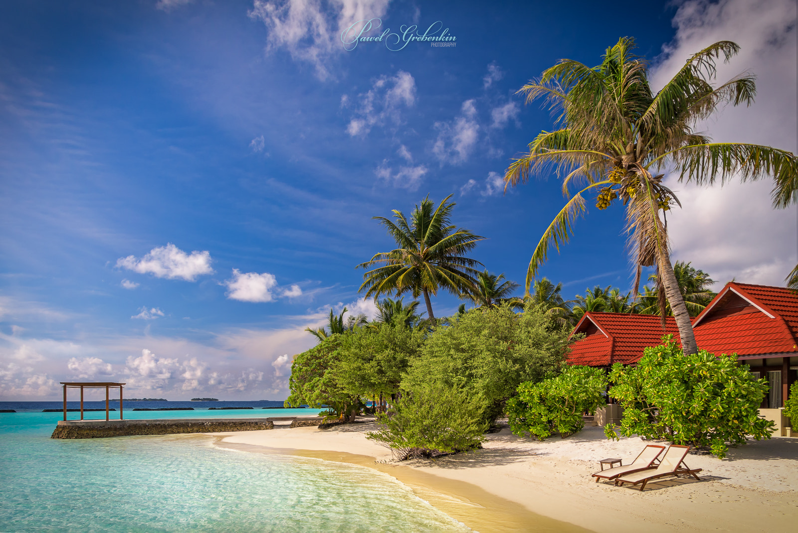 Canon EOS 700D (EOS Rebel T5i / EOS Kiss X7i) + Tamron 16-300mm F3.5-6.3 Di II VC PZD Macro sample photo. Sunny day on island at maldives photography