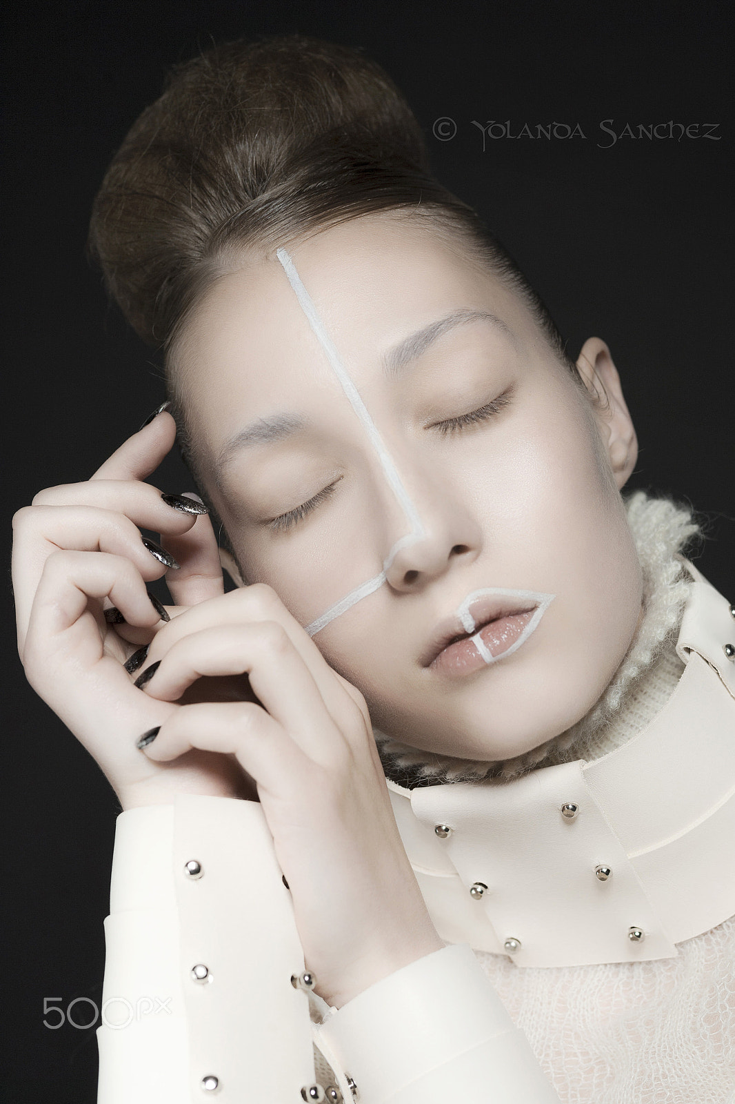 Canon EOS-1D Mark III sample photo. Closing eyes photography