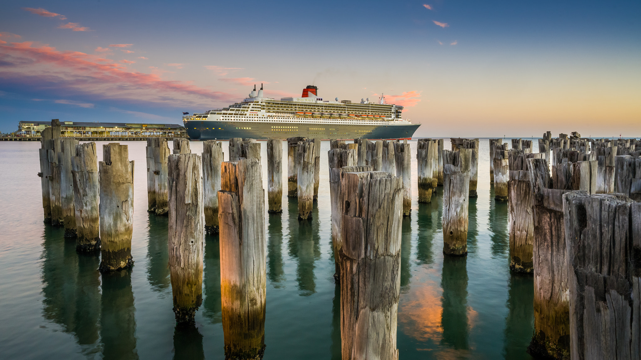 Sony a7R II + ZEISS Batis 25mm F2 sample photo. Queen mary ii photography