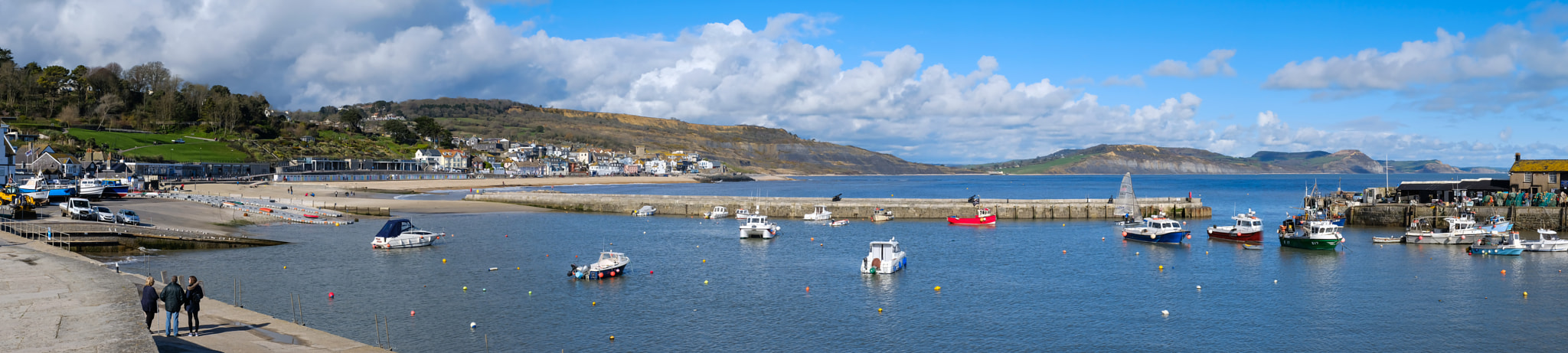 Fujifilm X-T2 + Fujifilm XF 35mm F1.4 R sample photo. Boats in the harbour at lyme regis photography