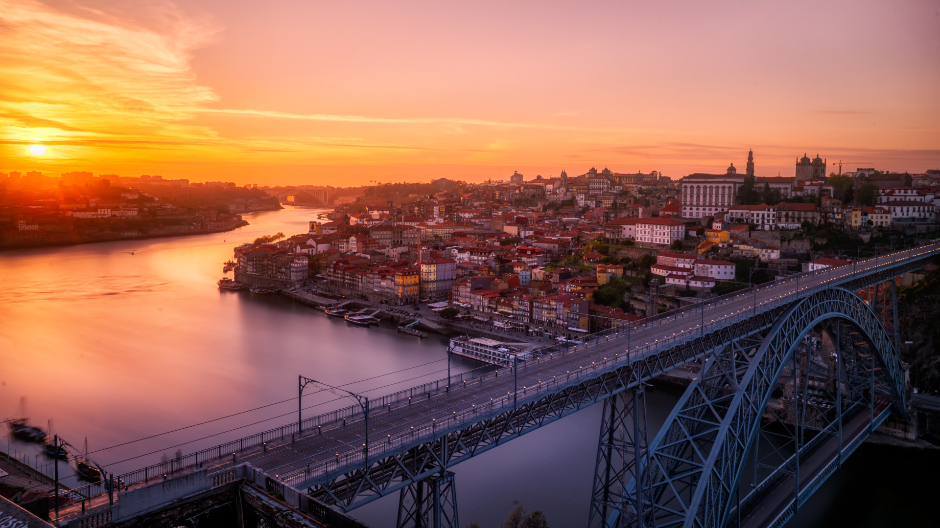 Sony a7R II + Sony Vario-Tessar T* FE 16-35mm F4 ZA OSS sample photo. Dom luis 1st bridge photography