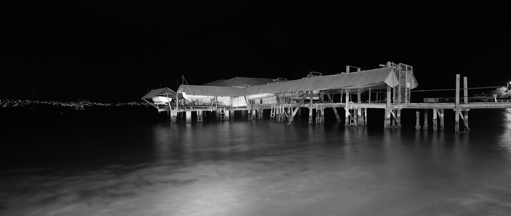 Canon EOS 7D Mark II sample photo. Pier in black and white photography