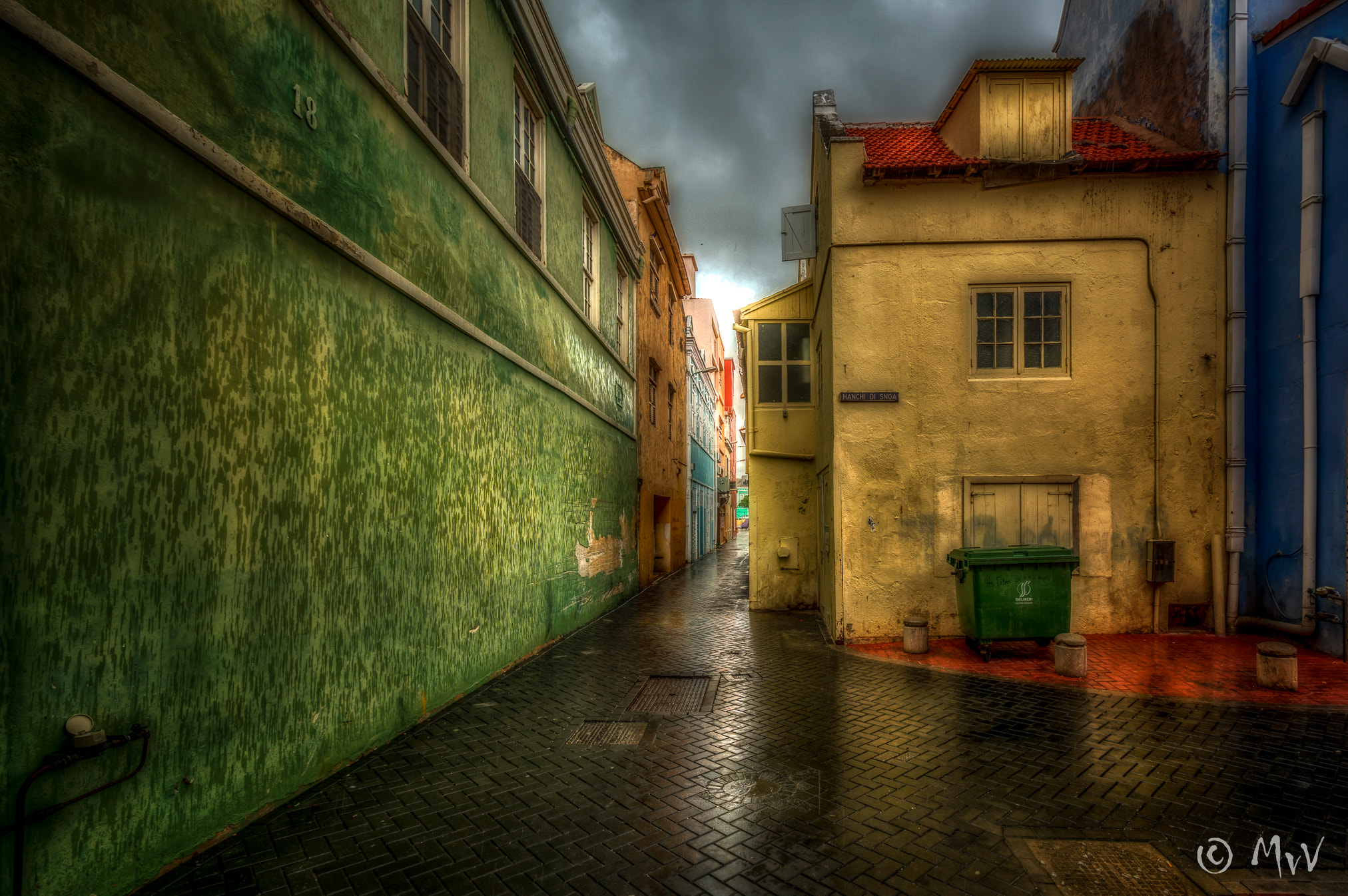 Nikon D7100 sample photo. Corner of hanchi di snoa on a rainy day. photography