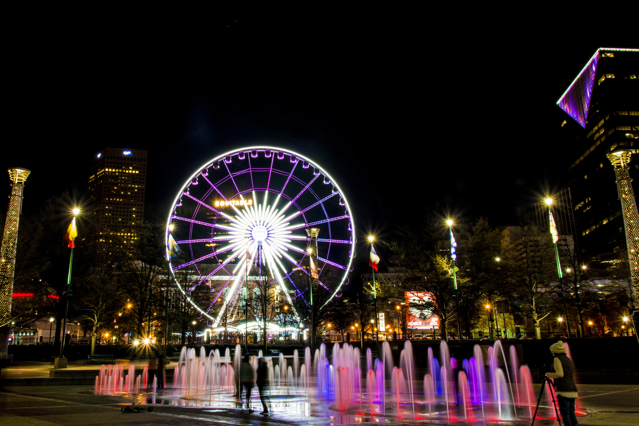 Sigma 18-250mm F3.5-6.3 DC Macro OS HSM sample photo. Night life photography