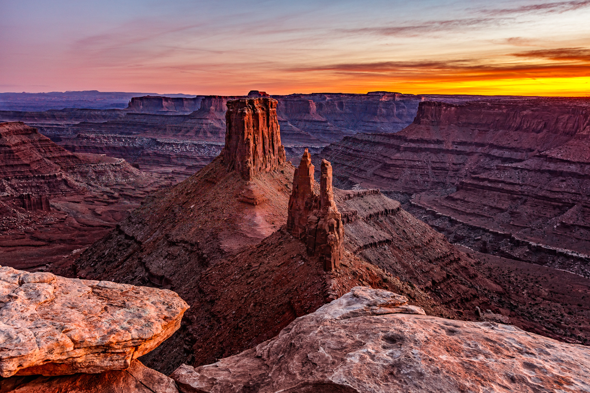 Canon EOS 5DS R + Canon EF 16-35mm F2.8L II USM sample photo. Sunset on marlboro point, utah. canyon lands national park. photography