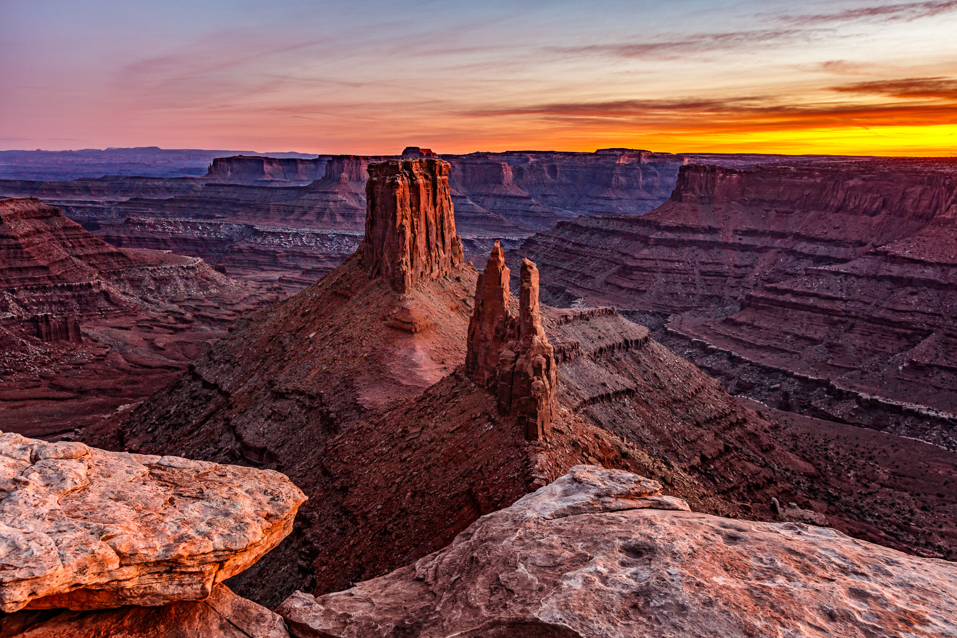 Canon EF 16-35mm F2.8L II USM sample photo. Sunset on marlboro point, utah. canyon lands national park. photography