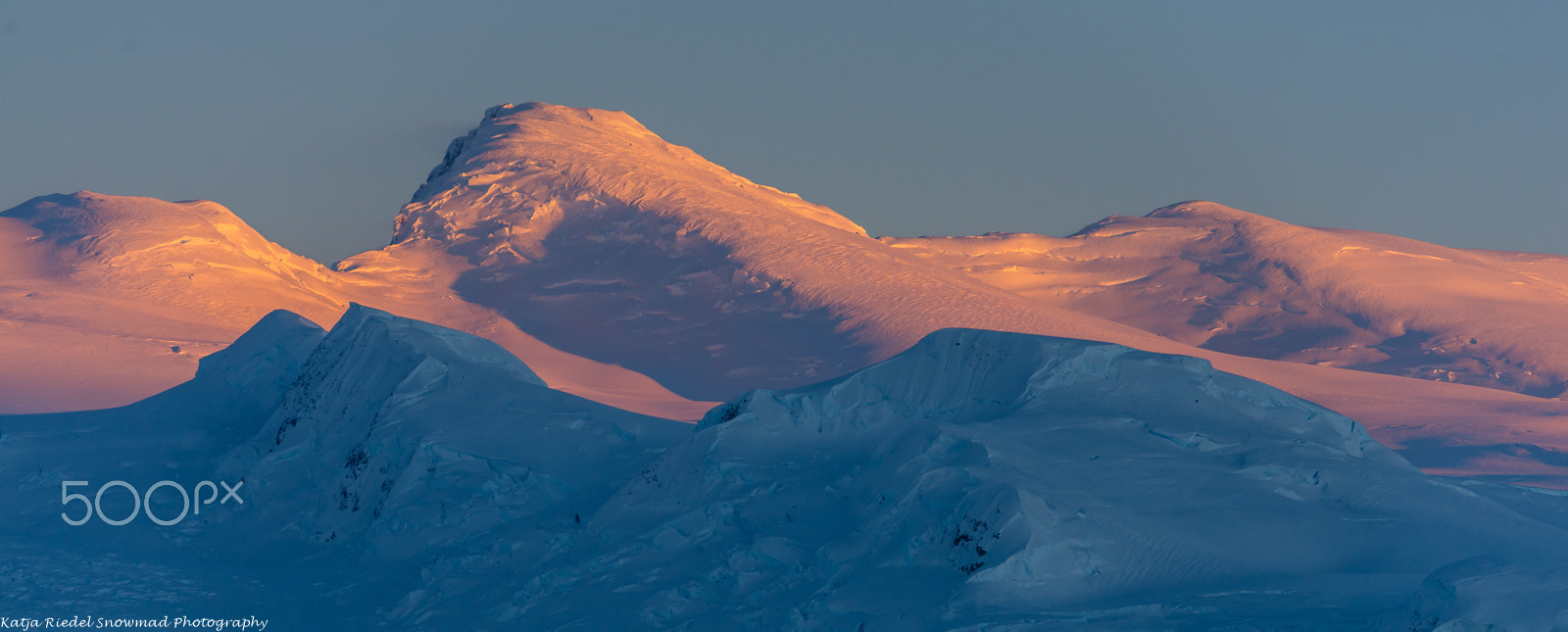 Nikon AF-S Nikkor 70-200mm F2.8G ED VR II sample photo. Sunrise in the gerlache strait, antarctica photography