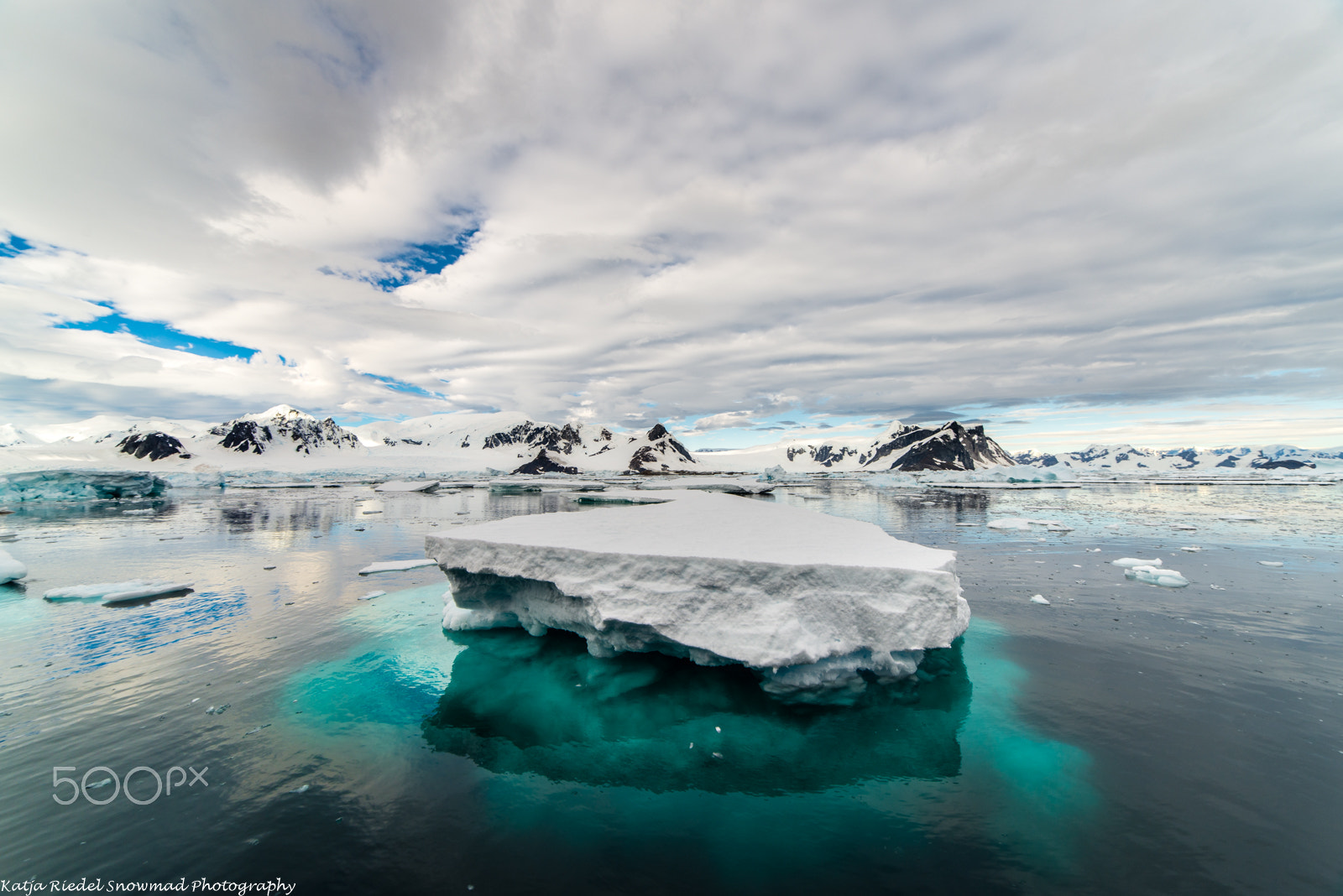 Samyang 14mm F2.8 ED AS IF UMC sample photo. Ice in calm sea, antarctica photography