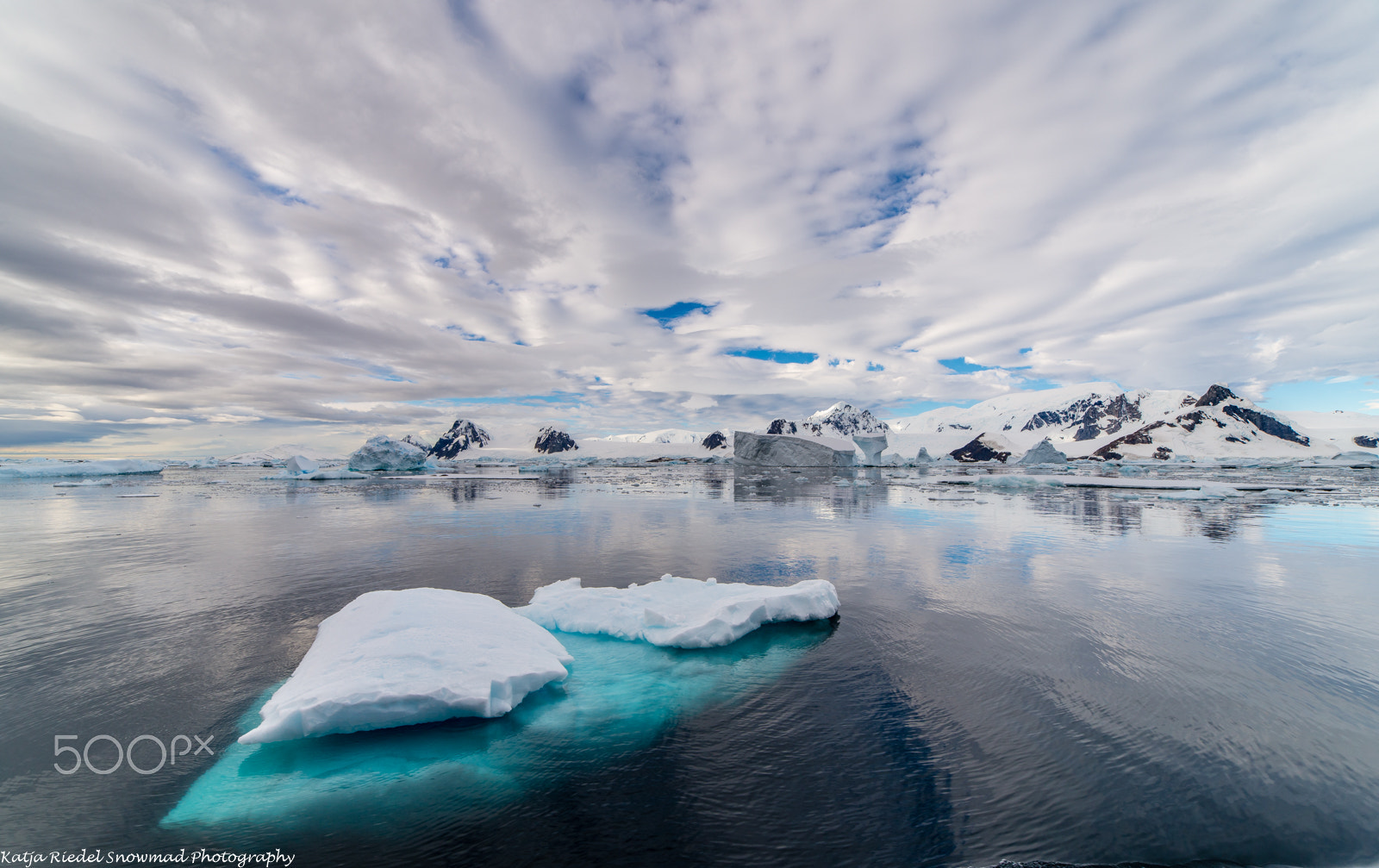 Samyang 14mm F2.8 ED AS IF UMC sample photo. Ice in calm sea, antarctica photography