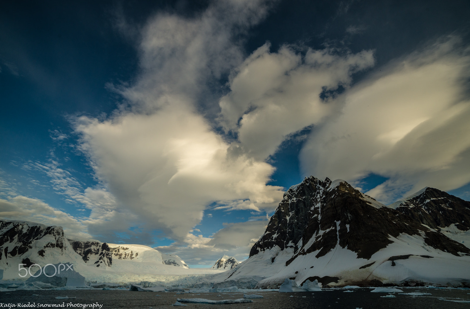 Samyang 14mm F2.8 ED AS IF UMC sample photo. Cloudscape south of lemaire channel photography