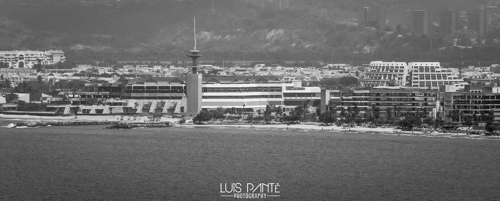 Canon EF-S 55-250mm F4-5.6 IS sample photo. Like in a country so rich to buy is queued photography