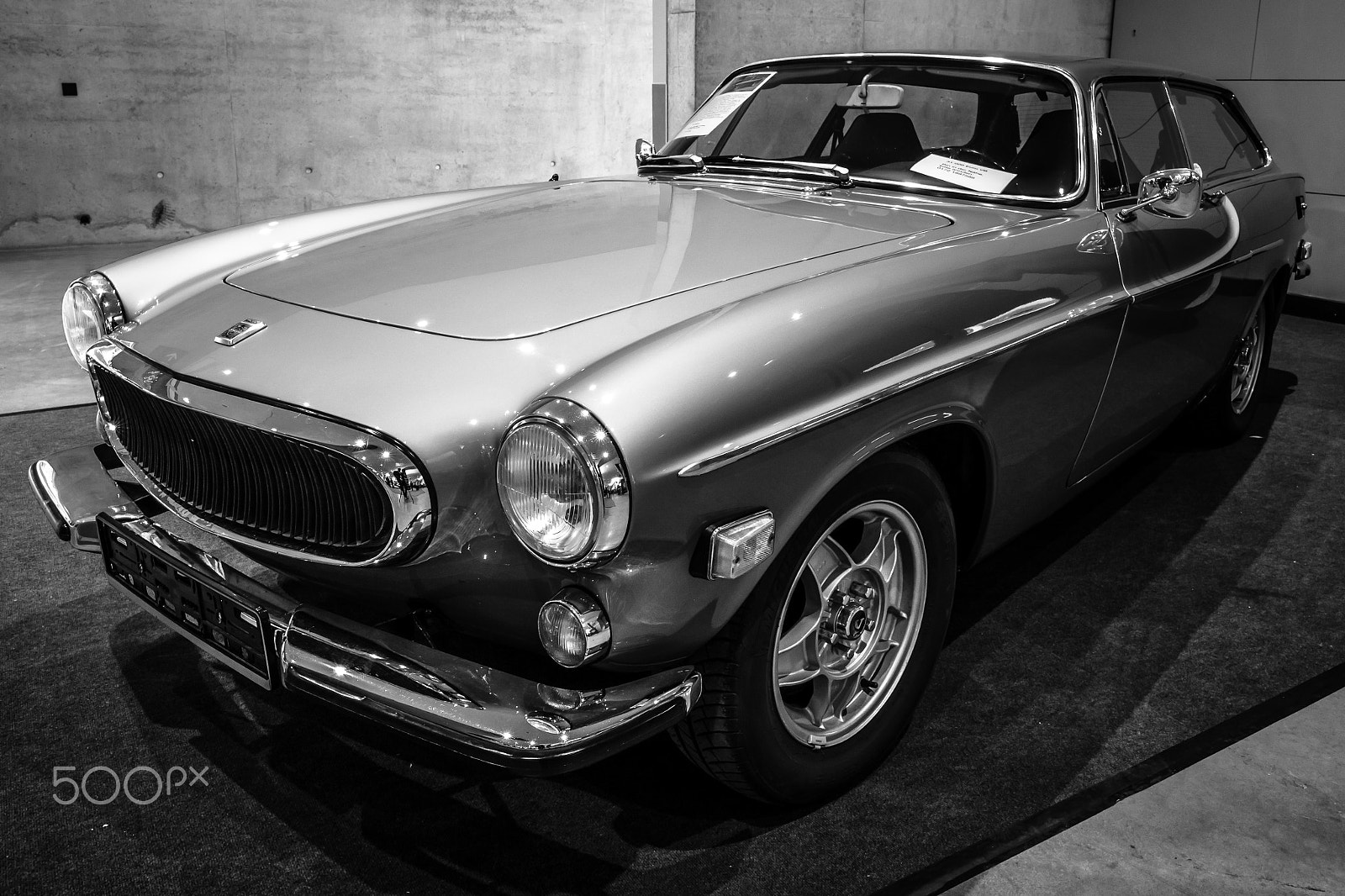 Sony SLT-A77 + Tokina AT-X Pro 11-16mm F2.8 DX sample photo. Sports car volvo p1800 es (shooting-brake), 1972. photography