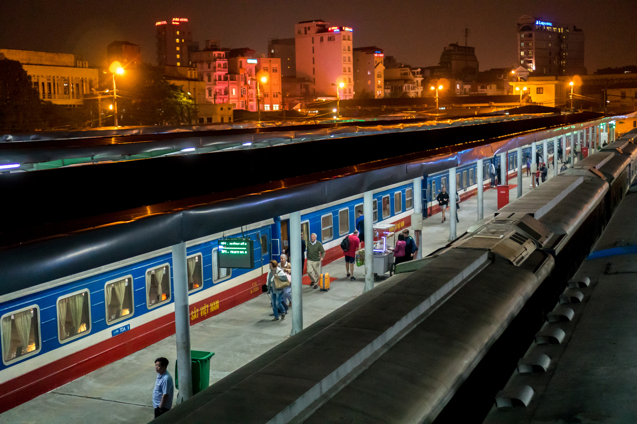 Sony a6300 sample photo. Train to sapa photography