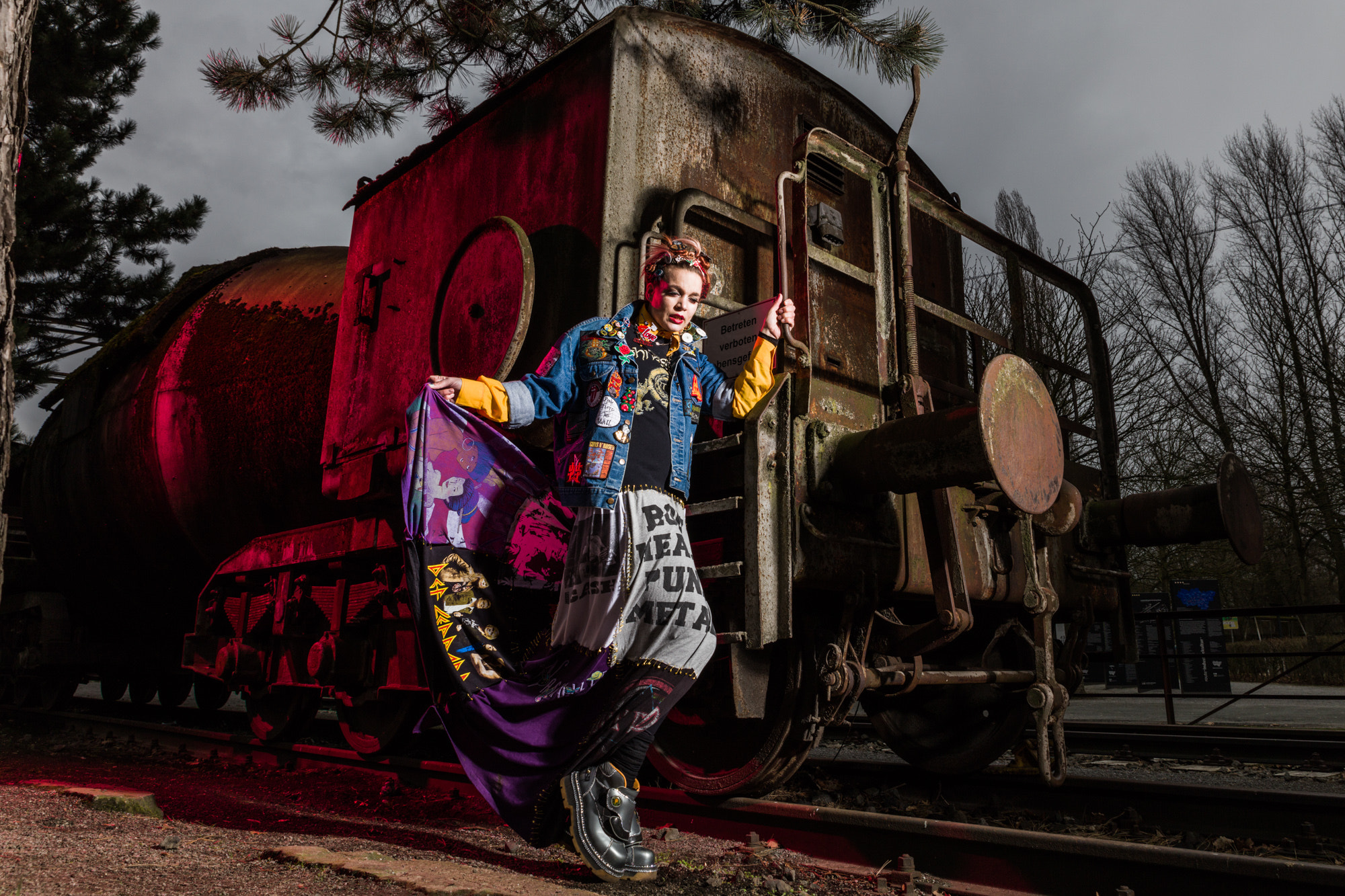 Canon EOS 5DS + Sigma 24-70mm F2.8 EX DG Macro sample photo. Jumping from the train photography
