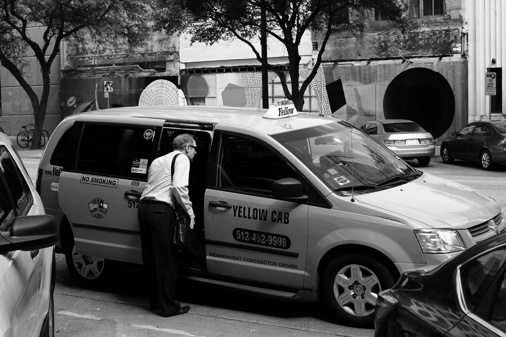 Canon EOS 60D + Canon EF 40mm F2.8 STM sample photo. Taxi photography