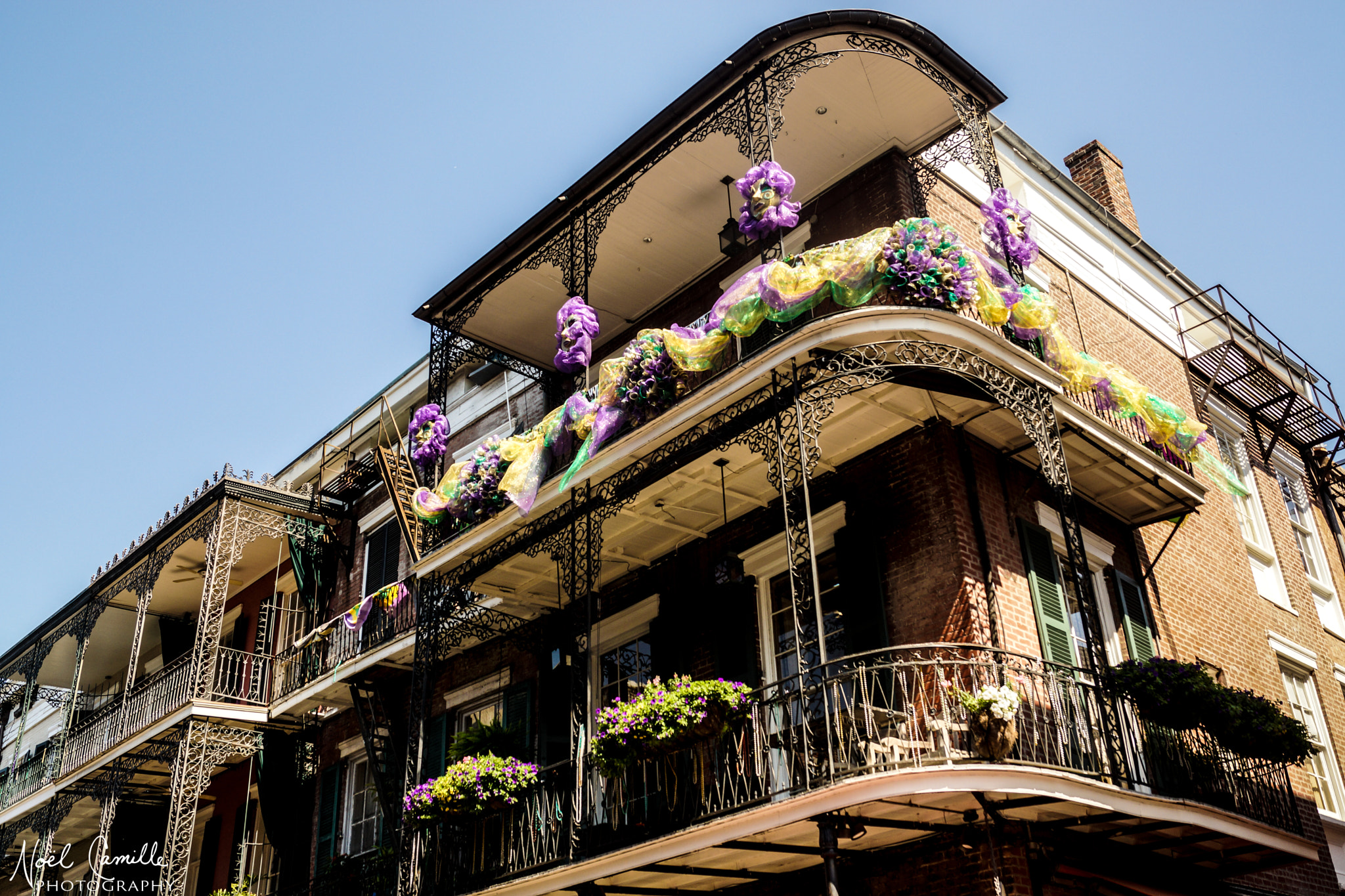 Sony SLT-A65 (SLT-A65V) sample photo. Balcony in french quarter photography