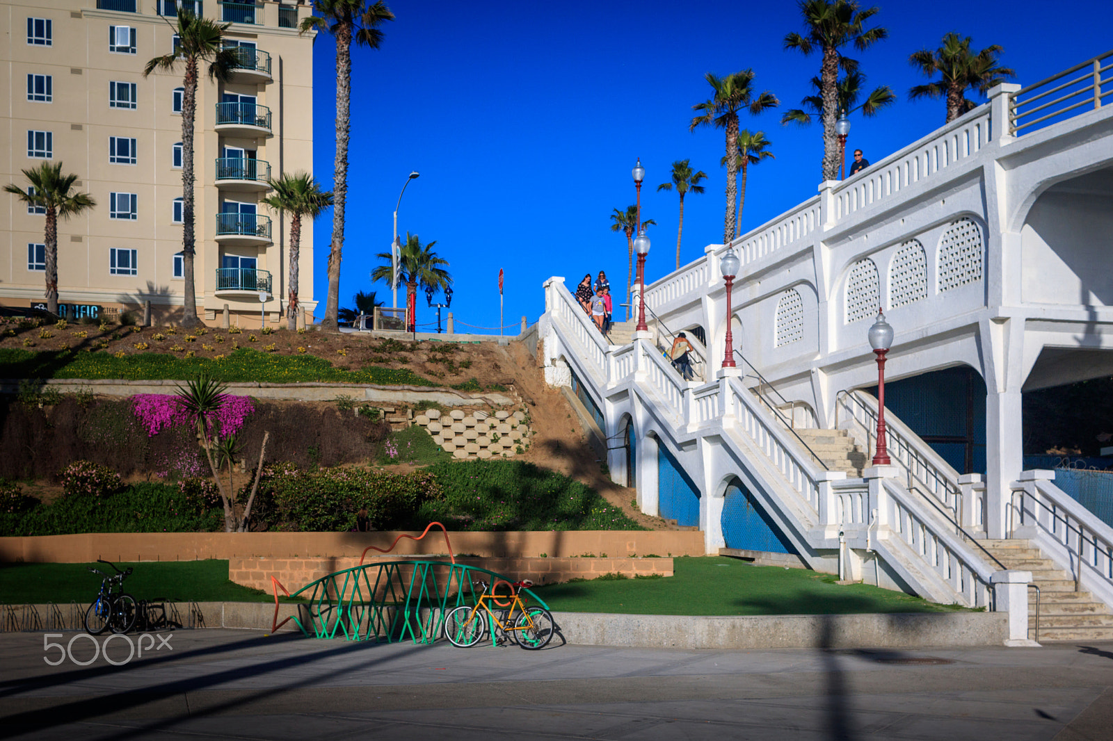 Canon EOS 760D (EOS Rebel T6s / EOS 8000D) sample photo. Climb (brighter), from oceanside pier photography