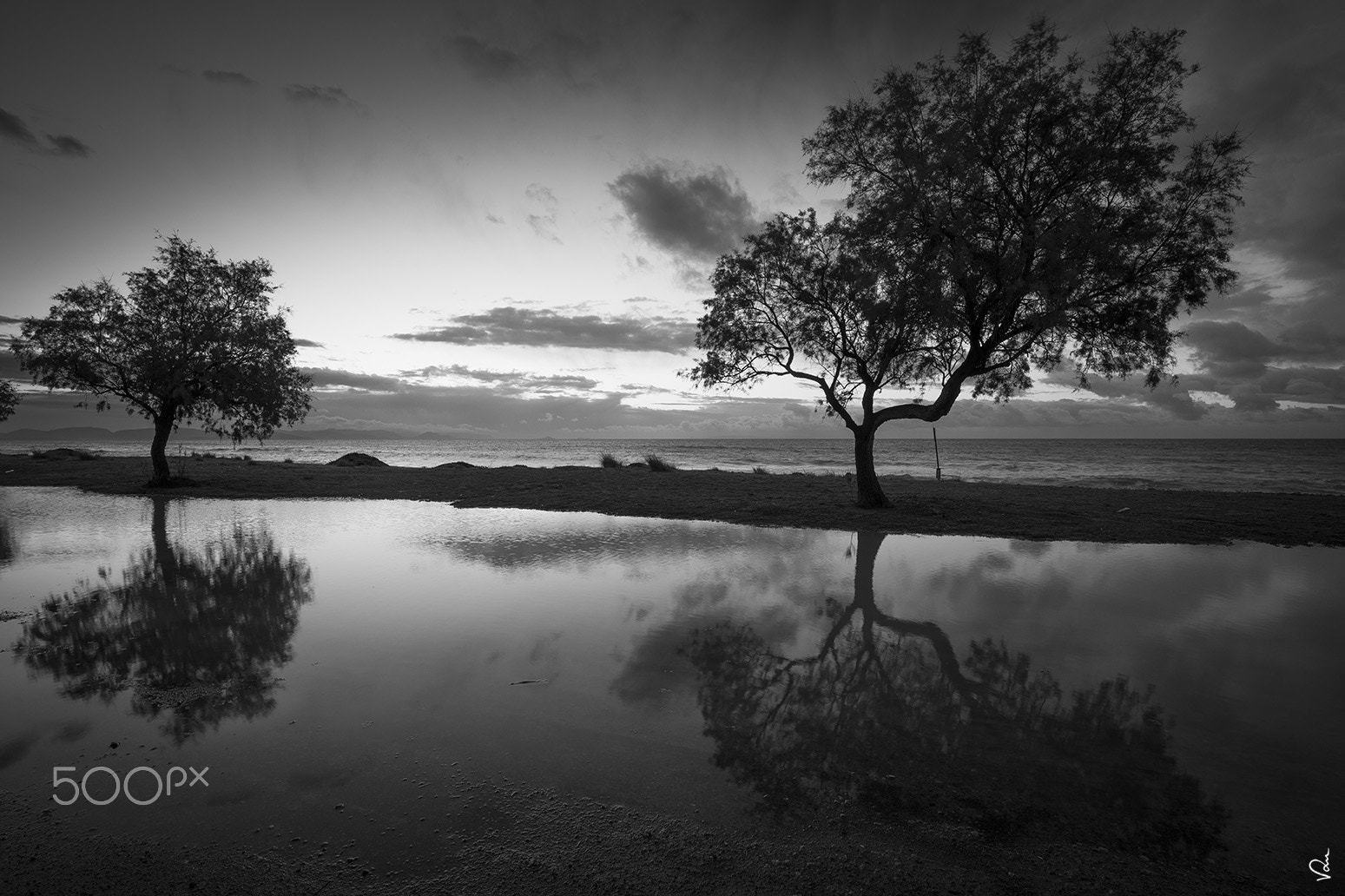 Canon EF 16-35mm F4L IS USM sample photo. Reflections photography