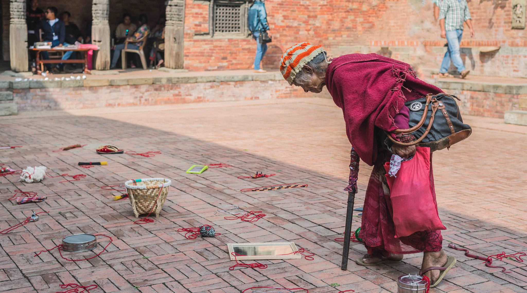 Nikon D800 + Nikon AF-S Nikkor 50mm F1.8G sample photo. An elderly woman looking at her reflection during a performance by artist monali meher photography