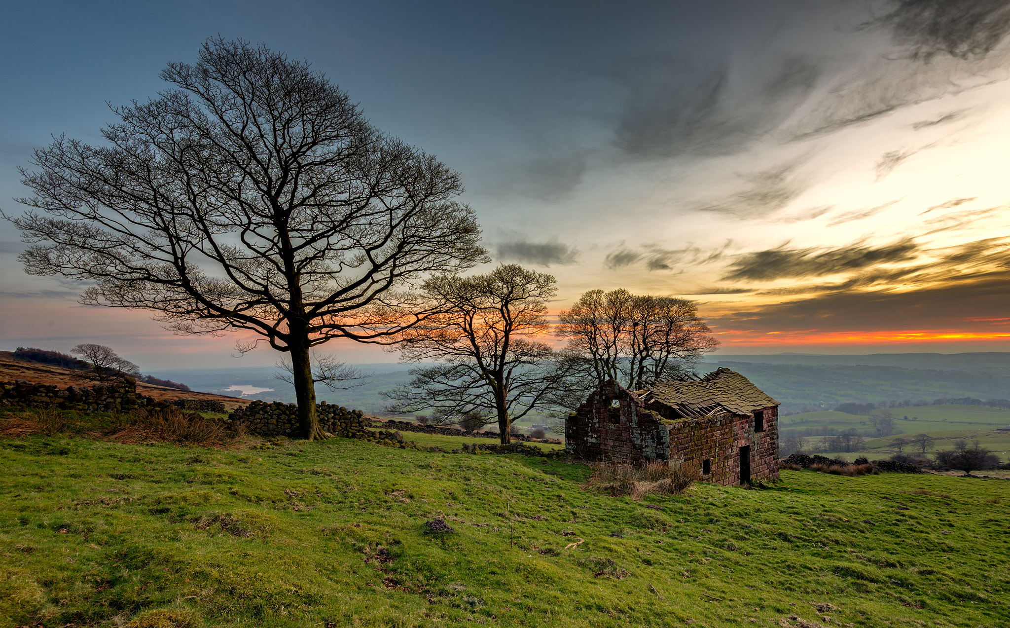 Nikon D610 + Nikon AF-S Nikkor 16-35mm F4G ED VR sample photo. Old barn photography