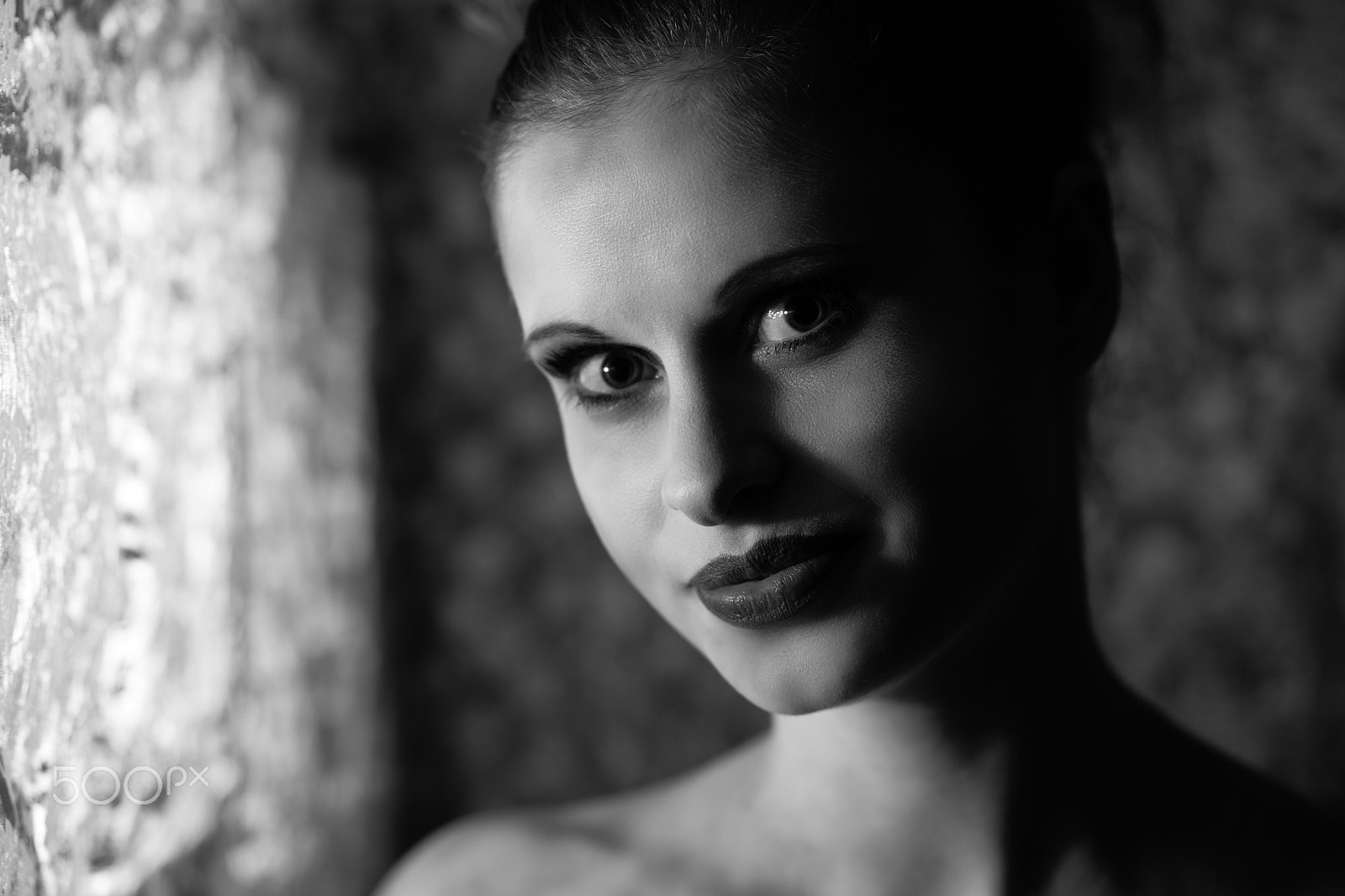 ZEISS Batis 85mm F1.8 sample photo. Hanna in shadows photography