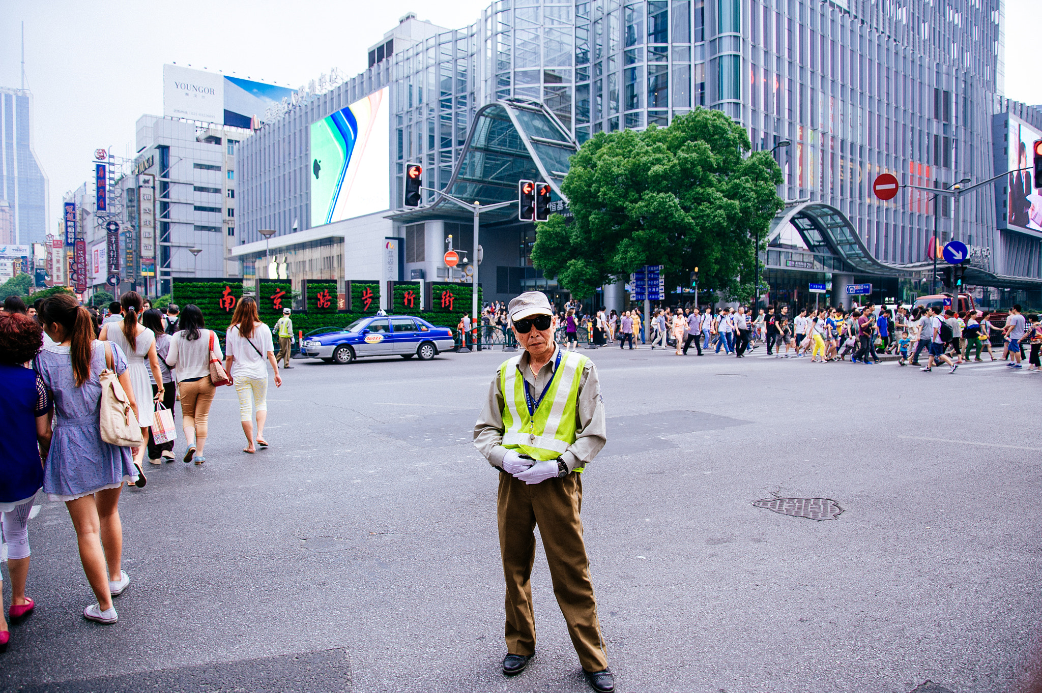 Nikon D700 sample photo. Keeping order photography