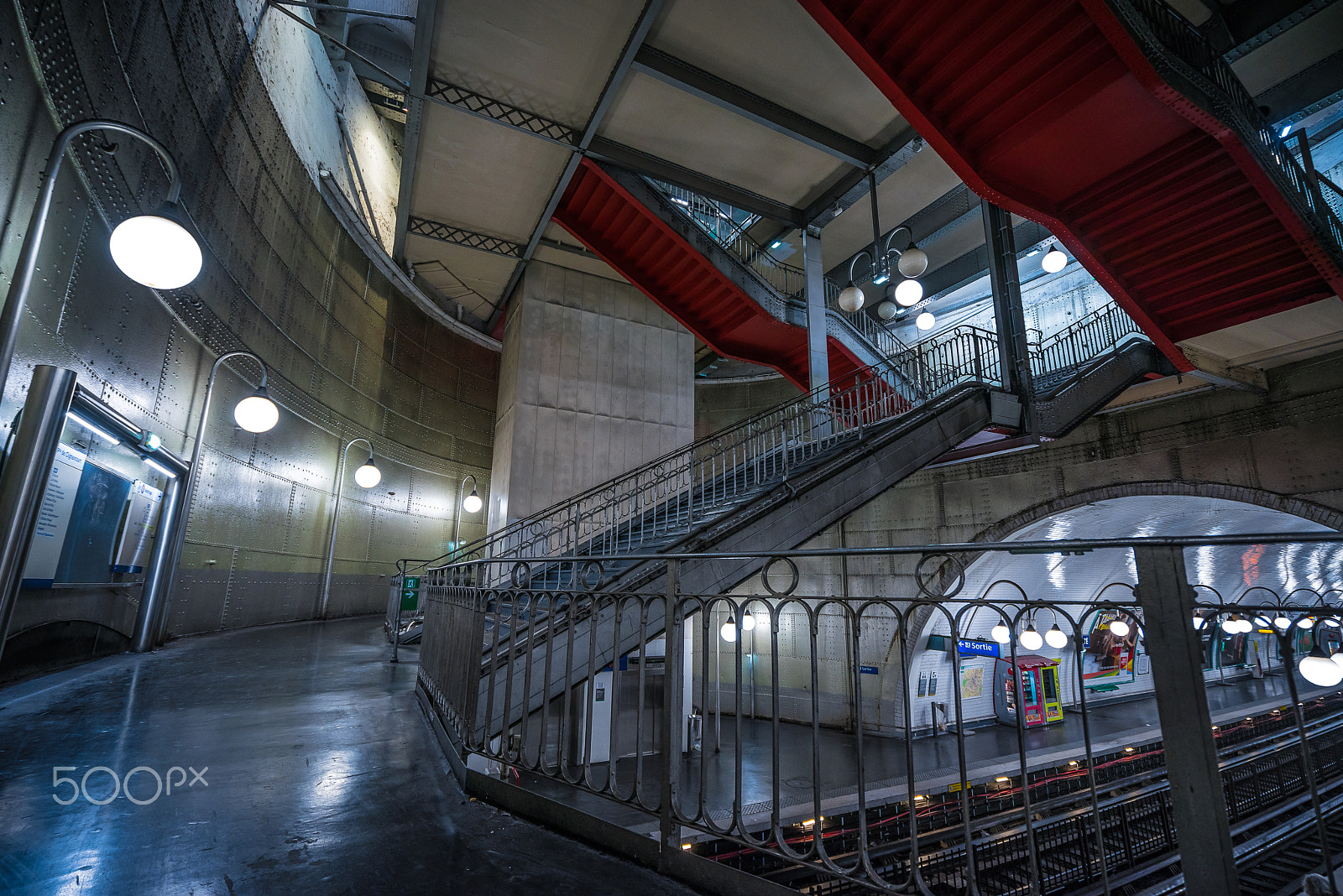 Sony a7R + Sony Vario-Tessar T* FE 16-35mm F4 ZA OSS sample photo. Red velvet stairs photography