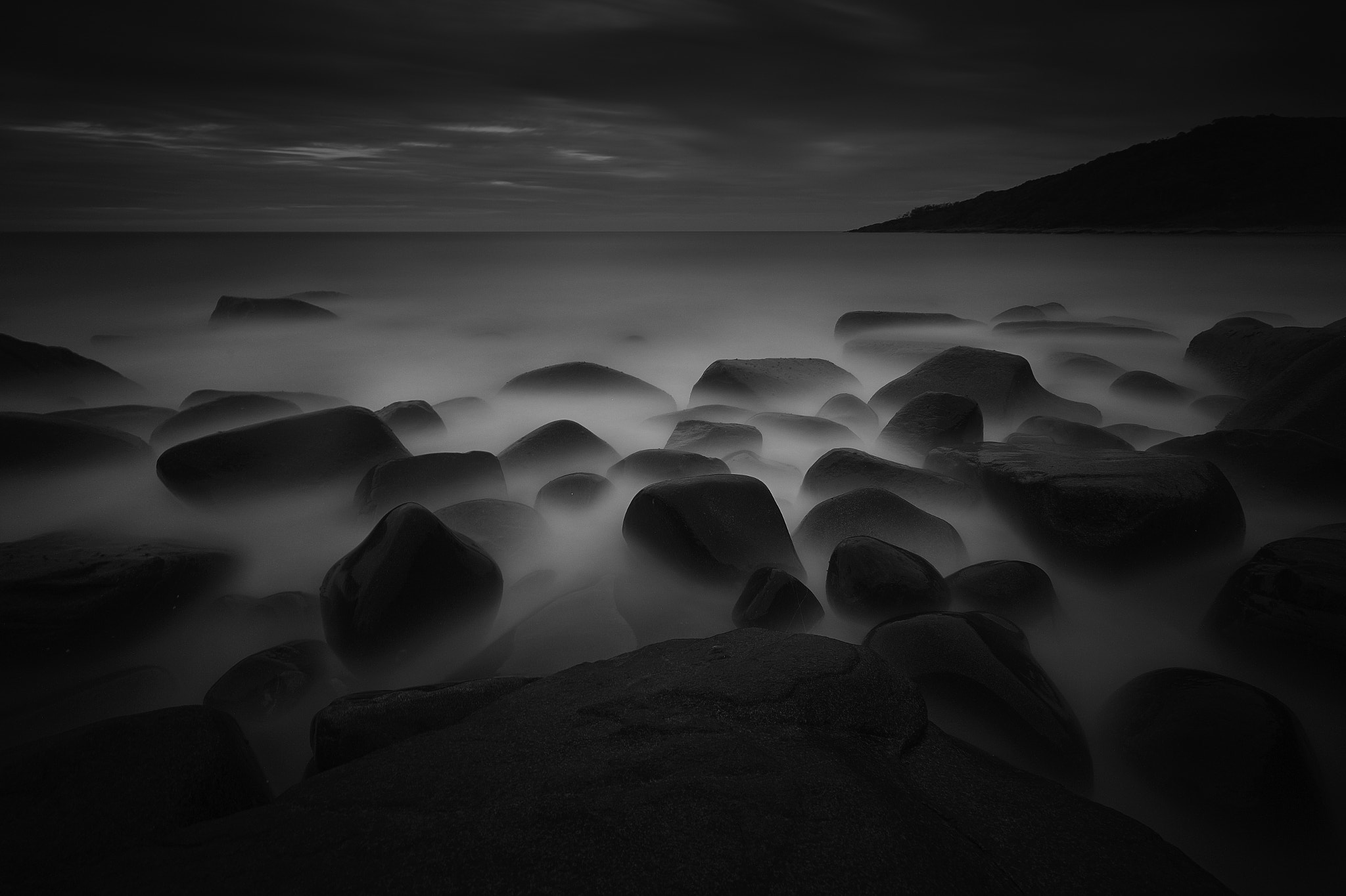 Canon EF 16-35mm F4L IS USM sample photo. The dark sea photography
