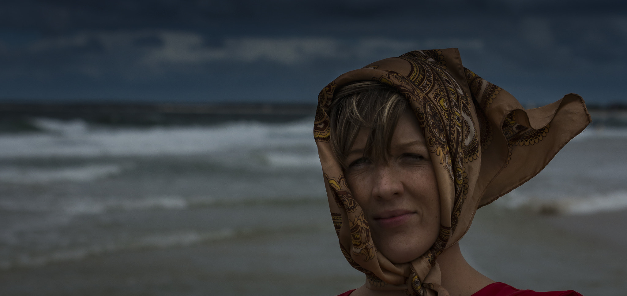 Nikon D800 sample photo. Beach headscarf in color photography