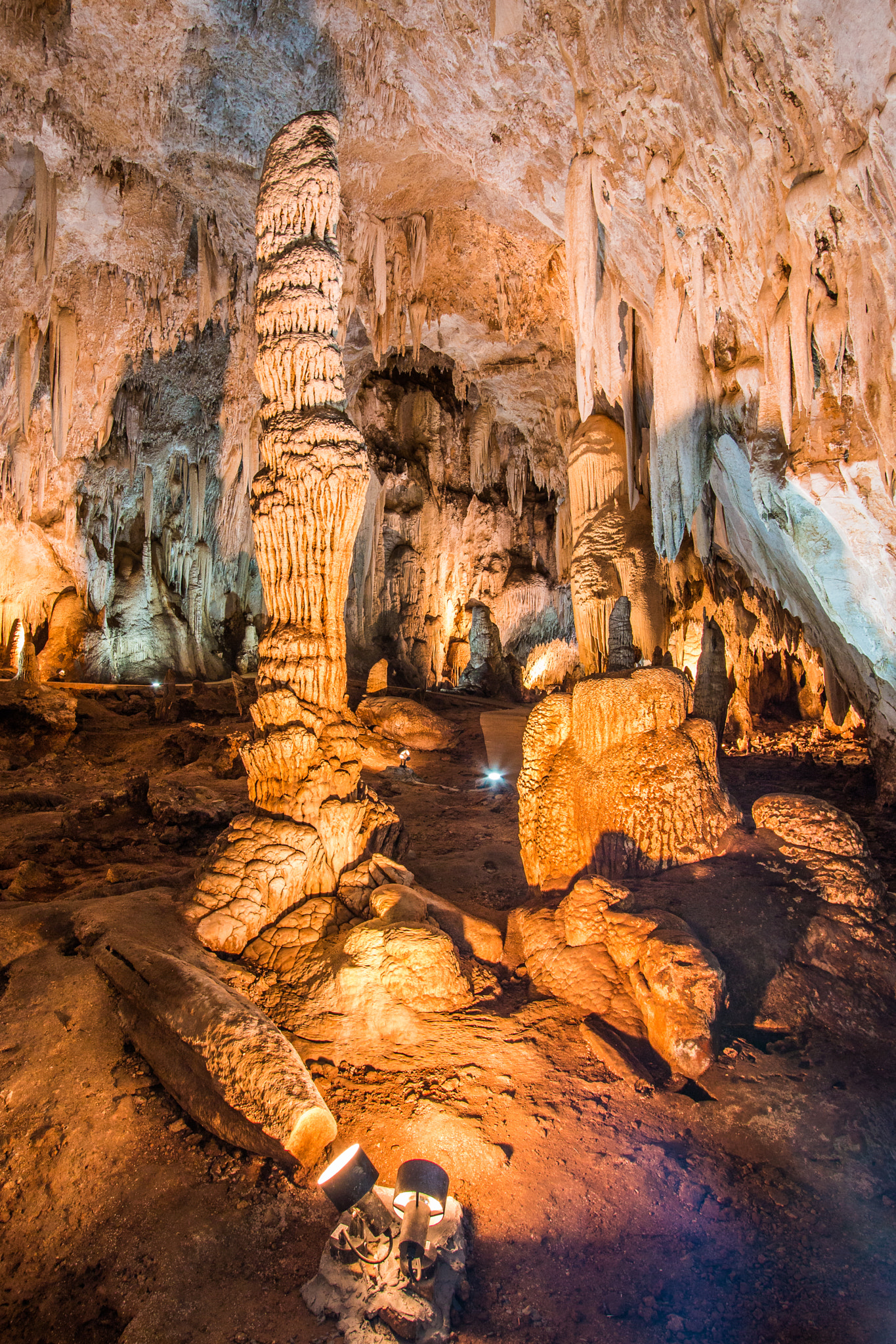 Canon EOS 70D + Canon EF-S 10-22mm F3.5-4.5 USM sample photo. Awesome cave photography
