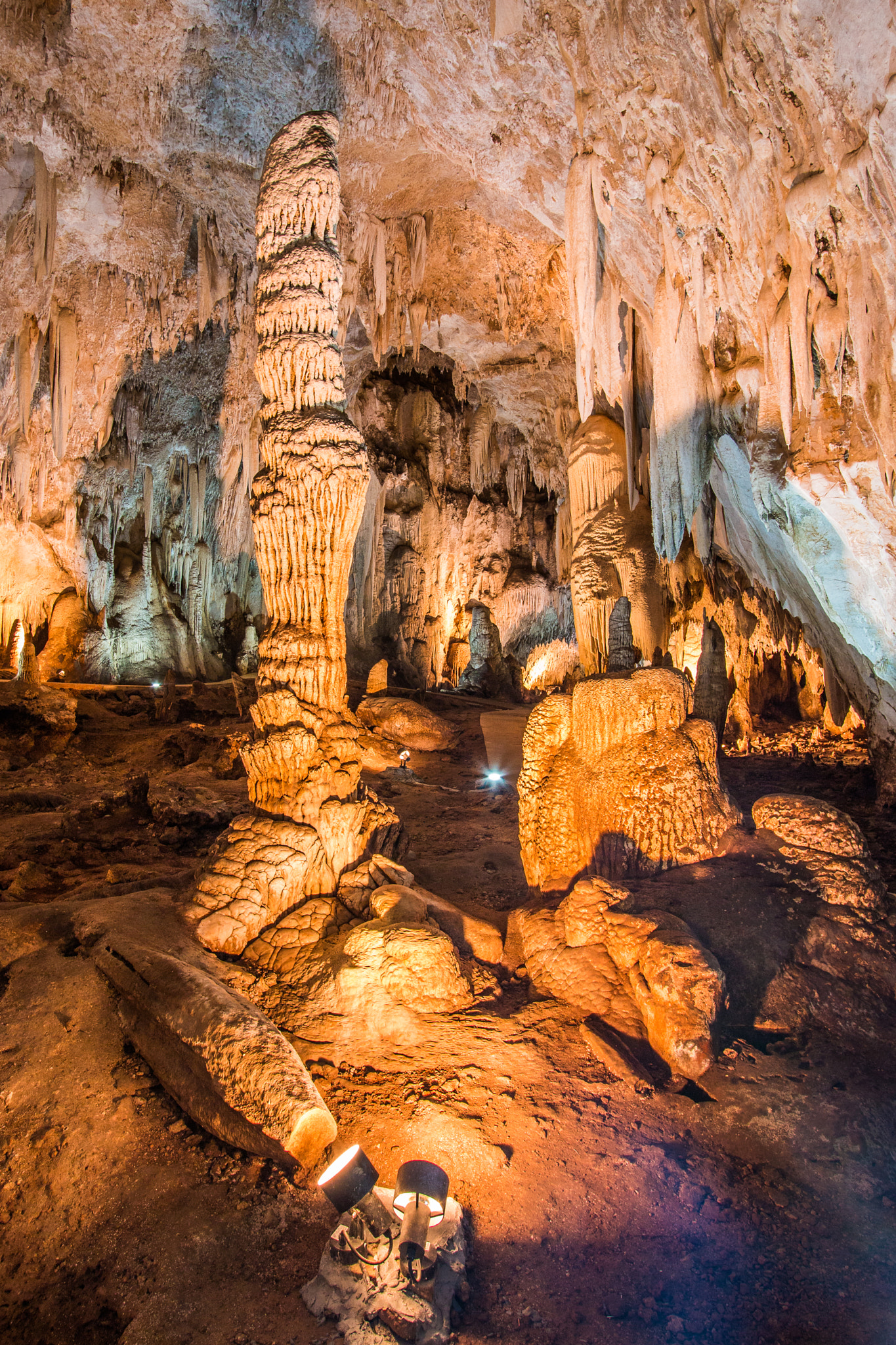Canon EF-S 10-22mm F3.5-4.5 USM sample photo. Awesome cave photography