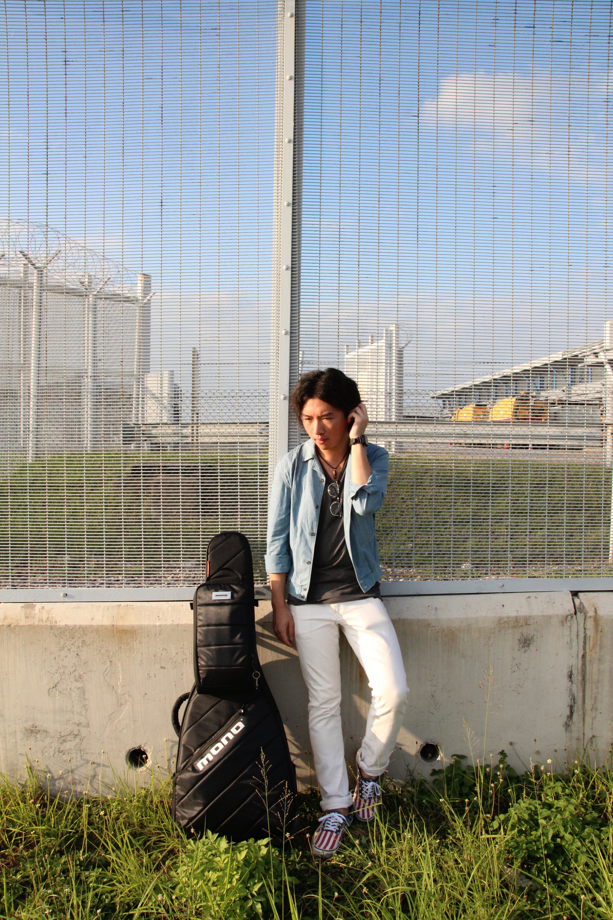 Sigma 18-250mm F3.5-6.3 DC OS HSM sample photo. Picnic with a guitarist photography