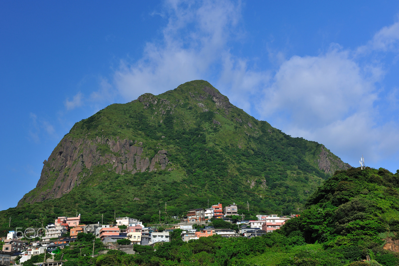 Nikon D3X sample photo. 建築,房子,山,岩石,山脈 photography